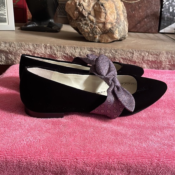 Flats - Picture 1 of 8